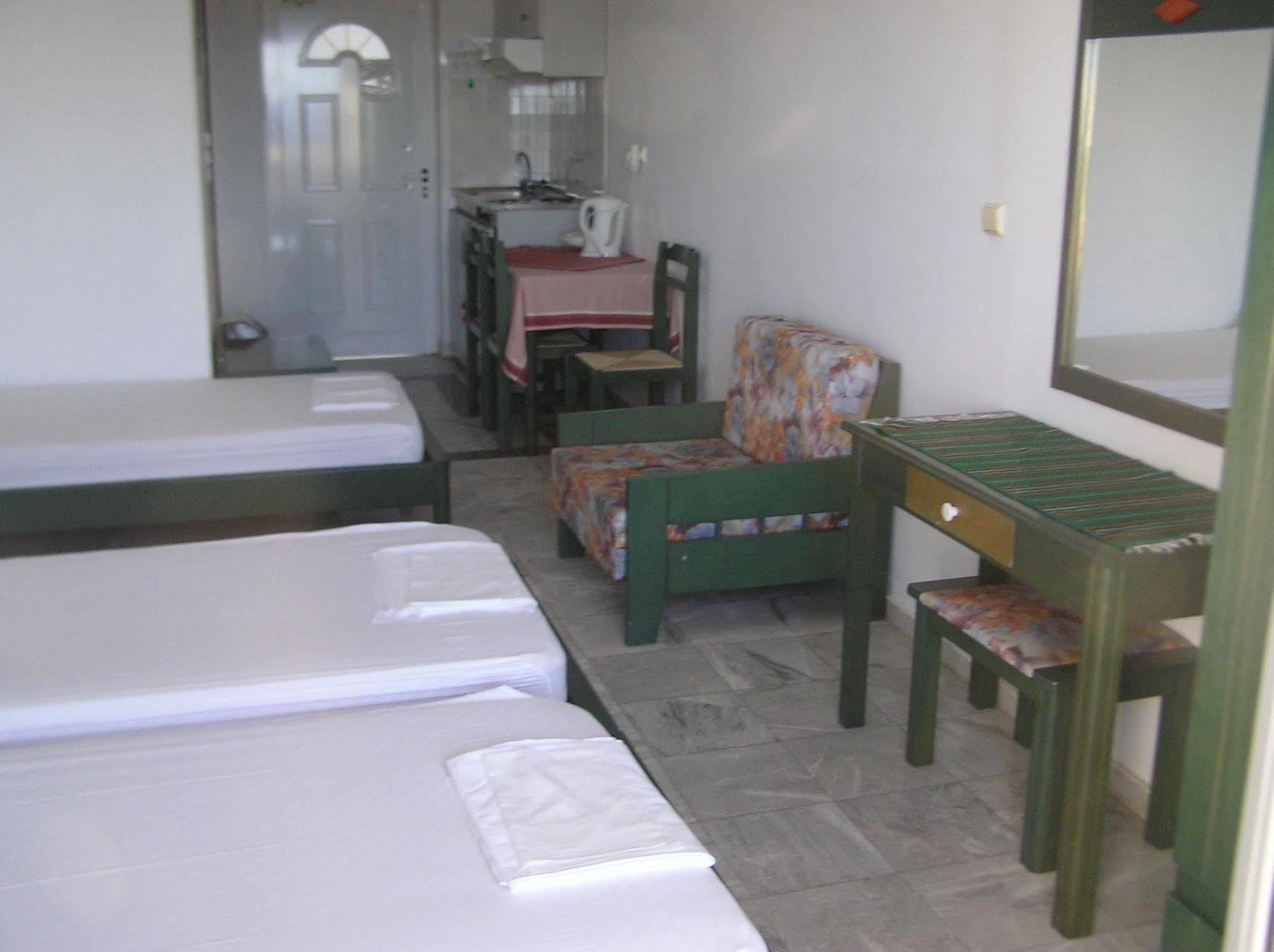Knossos Aparthotel Panormos  Exterior photo
