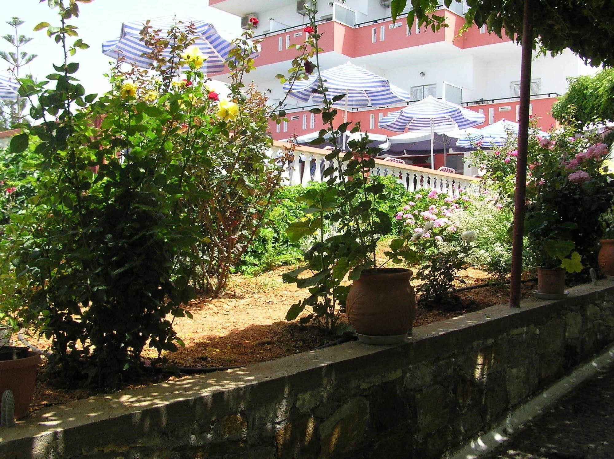Knossos Aparthotel Panormos  Exterior photo